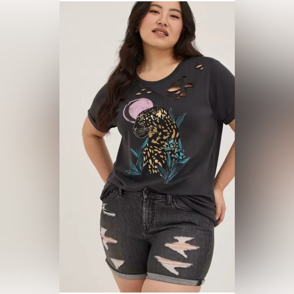 Torrid Graphic Relaxed Fit Cotton Crew Neck Destructed Tee Size 0